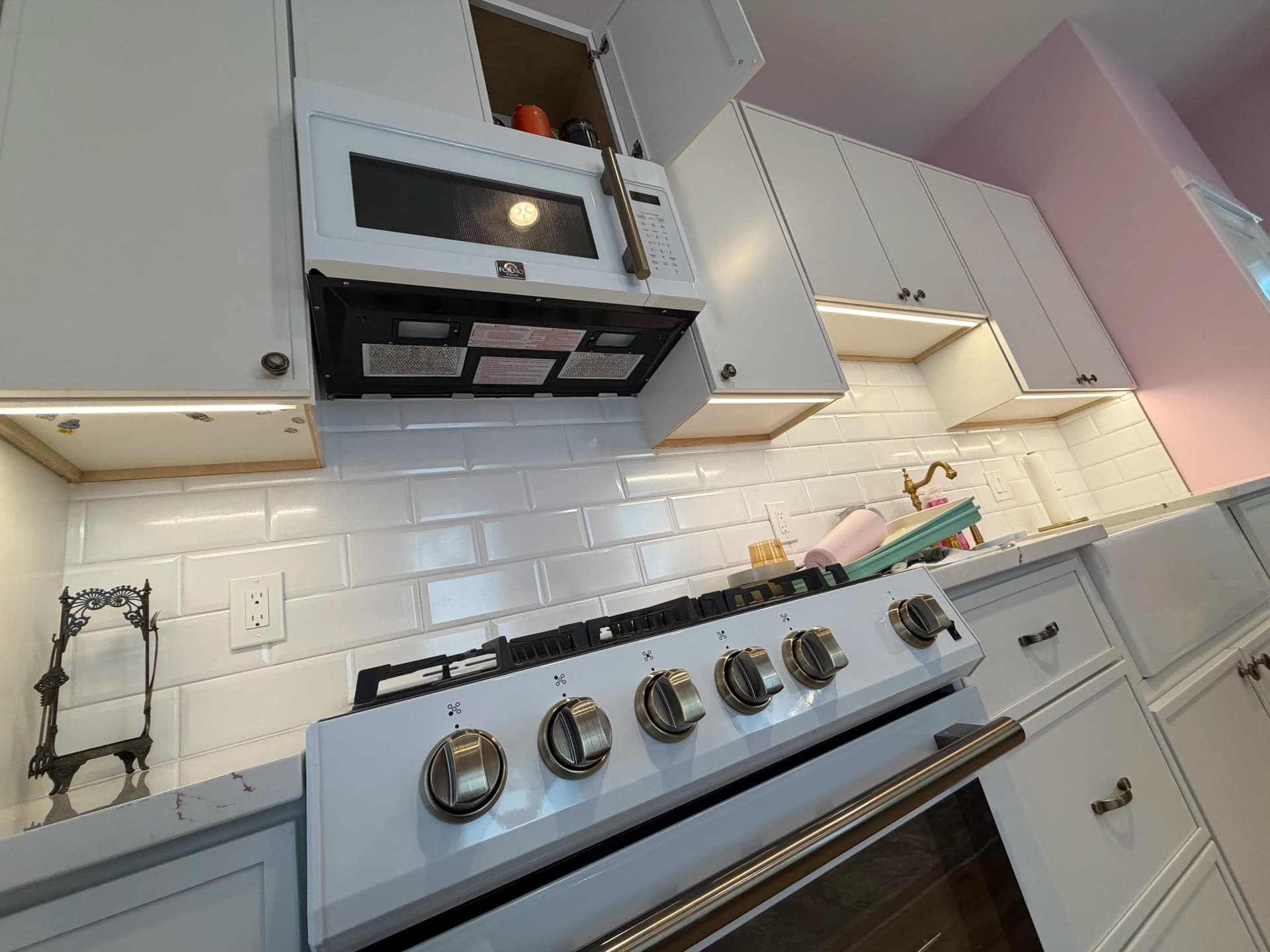 LED Undercabinet Lighting Installed in a Kitchen